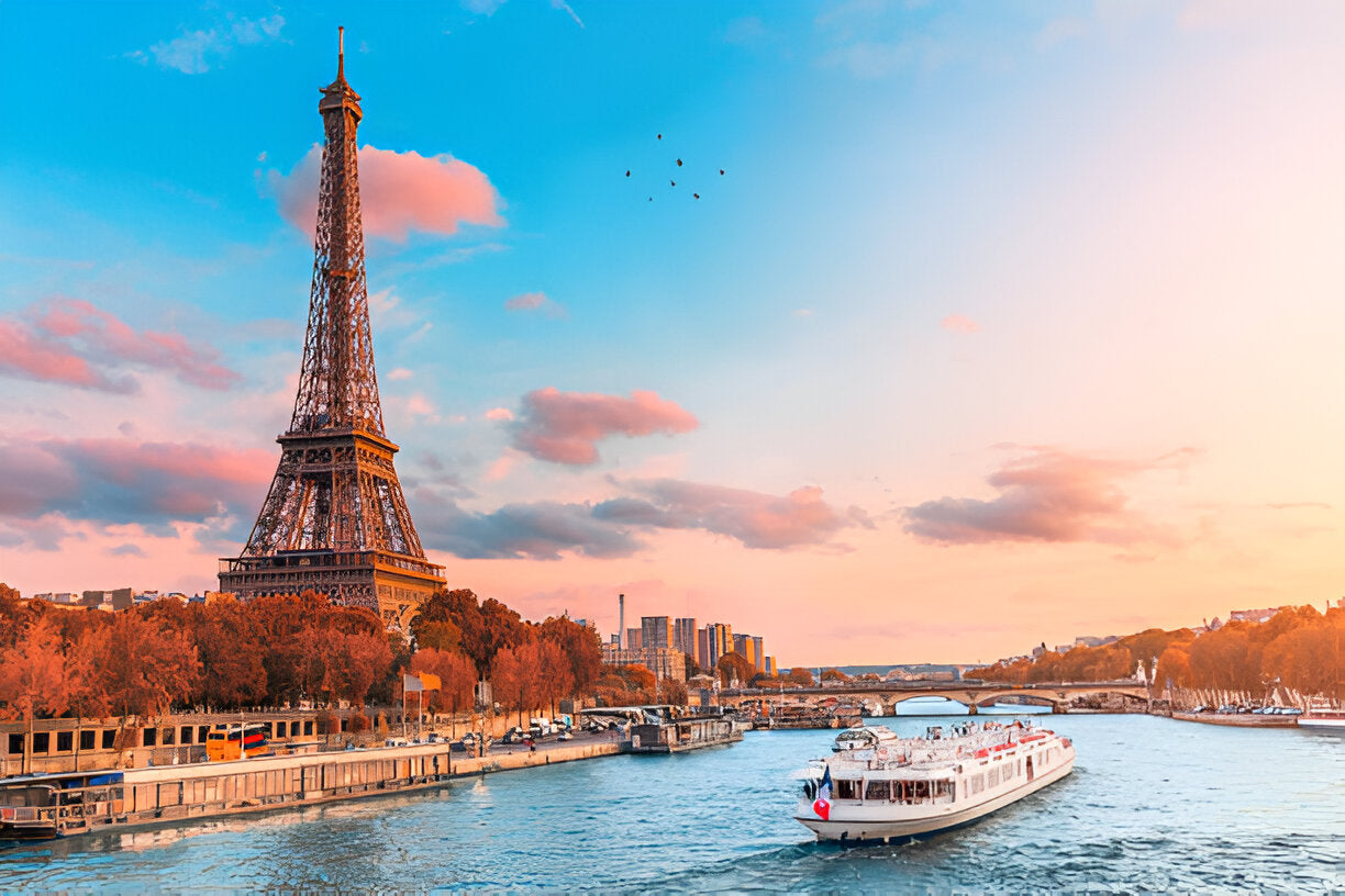 Amigas in Paris with Amigas y Mas Social - Booking Deposit